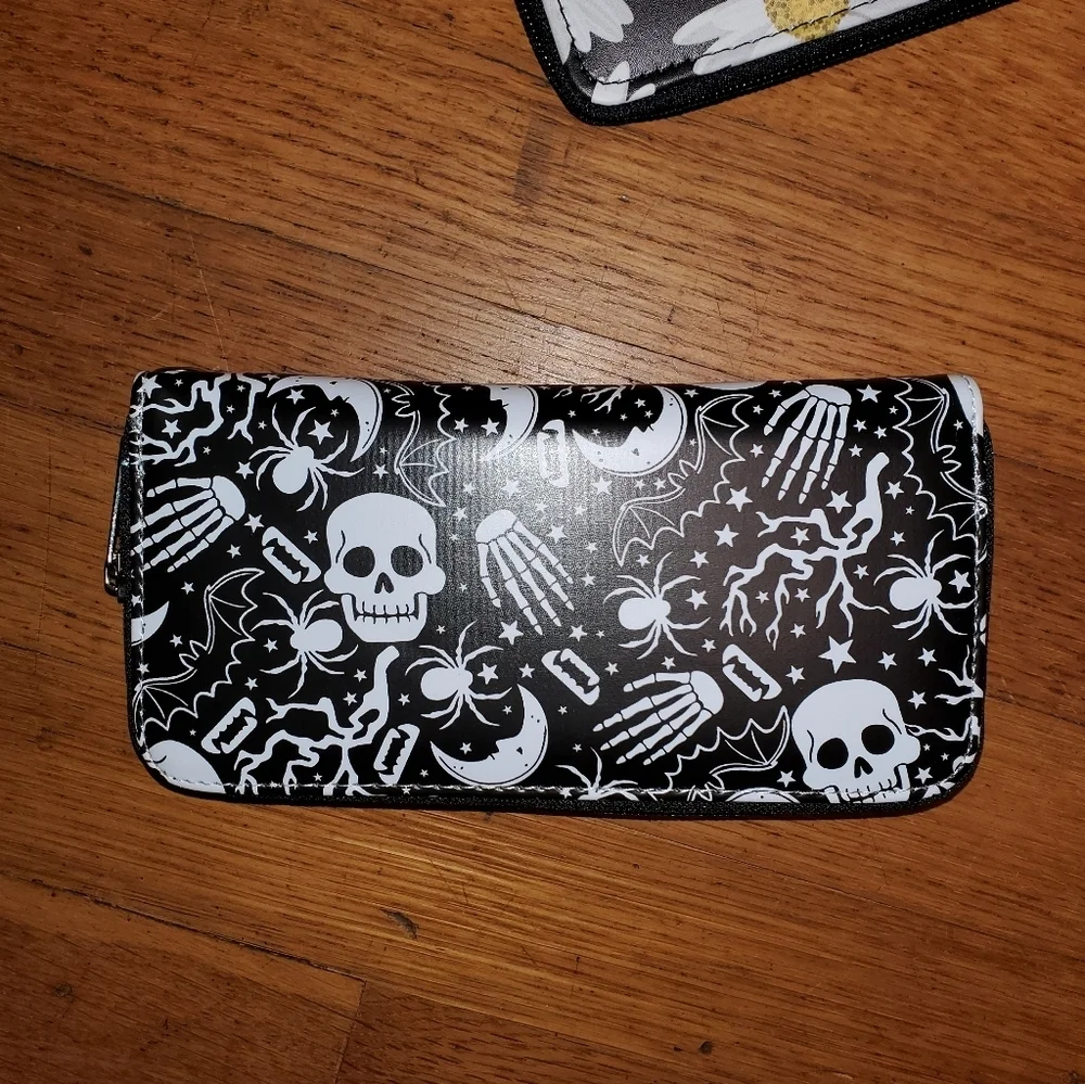 Wallets with Flowers and Skulls  ☠️ 💖